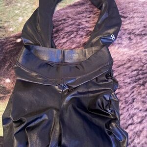 ALO Yoga Shiny Black leggings